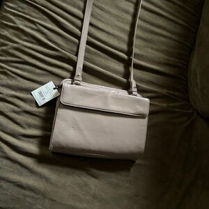 NWT Cole Haan Biege Tablet Zip Sugar Patent Jitney Purse
